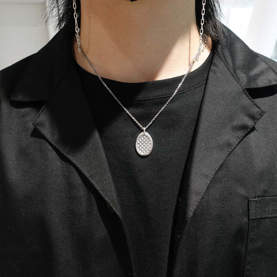 תליון חותם טריפל X M