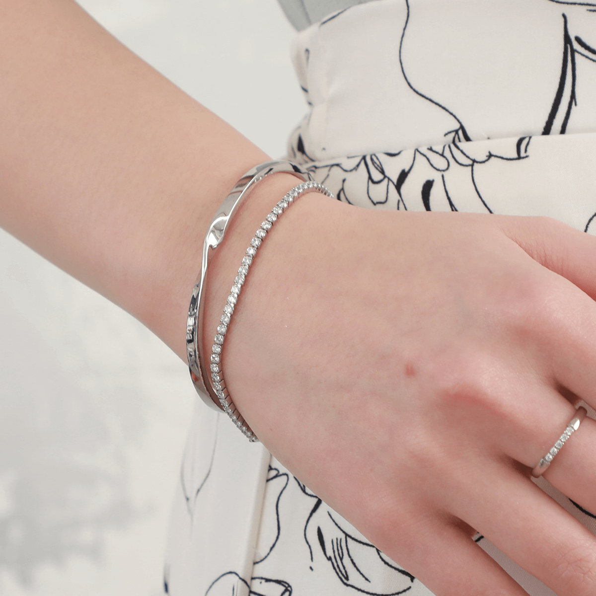 Half Twist Bangle (S)