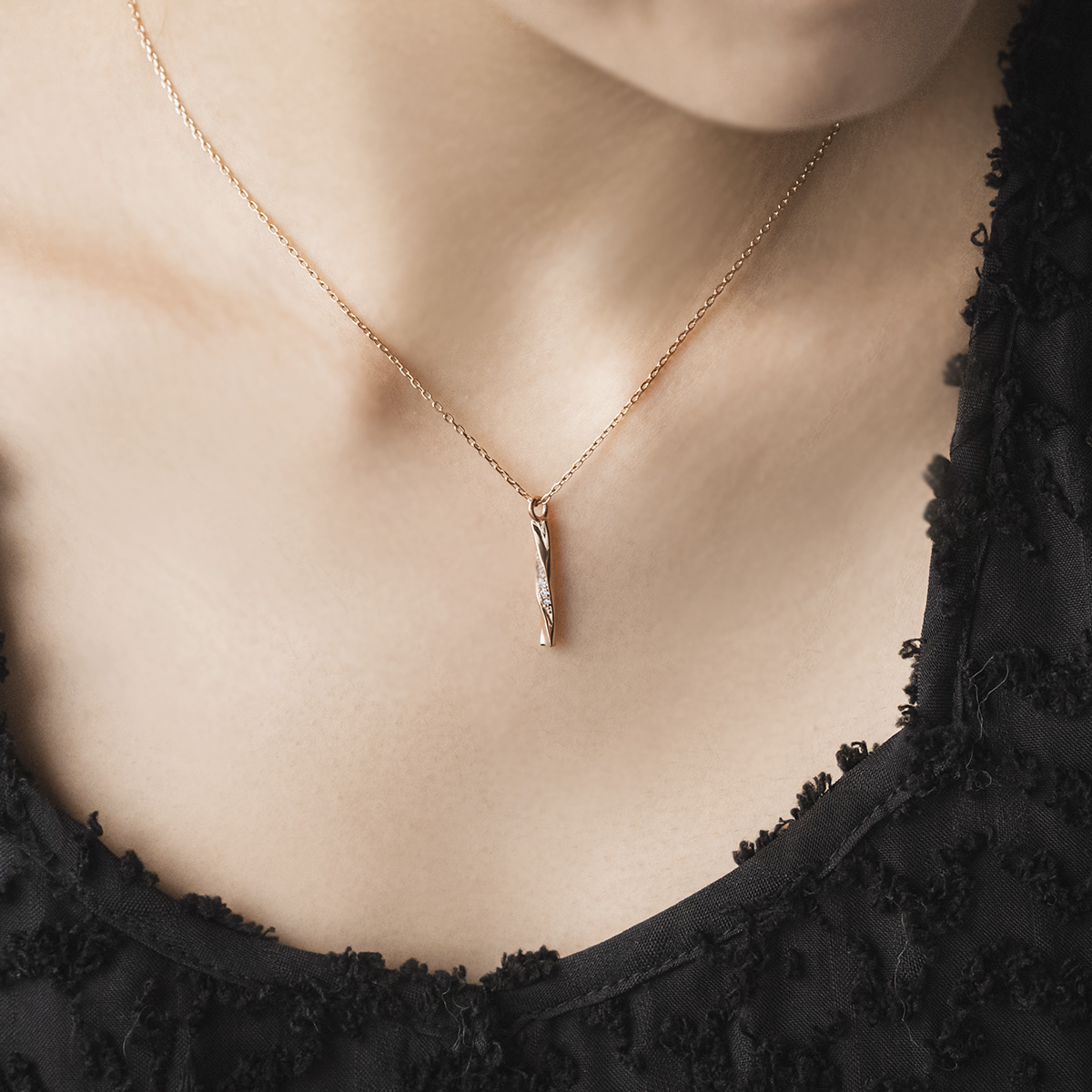 Wave Twist Bar Necklace