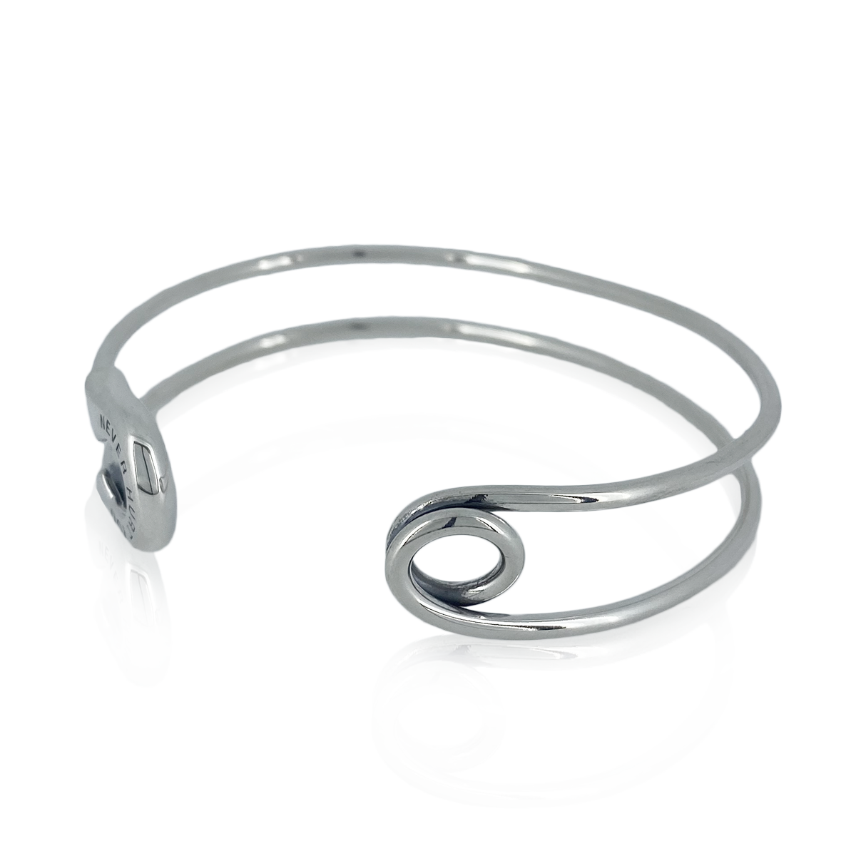 OFF THE WALL NEVER HURT YOU SAFETY PIN BANGLE