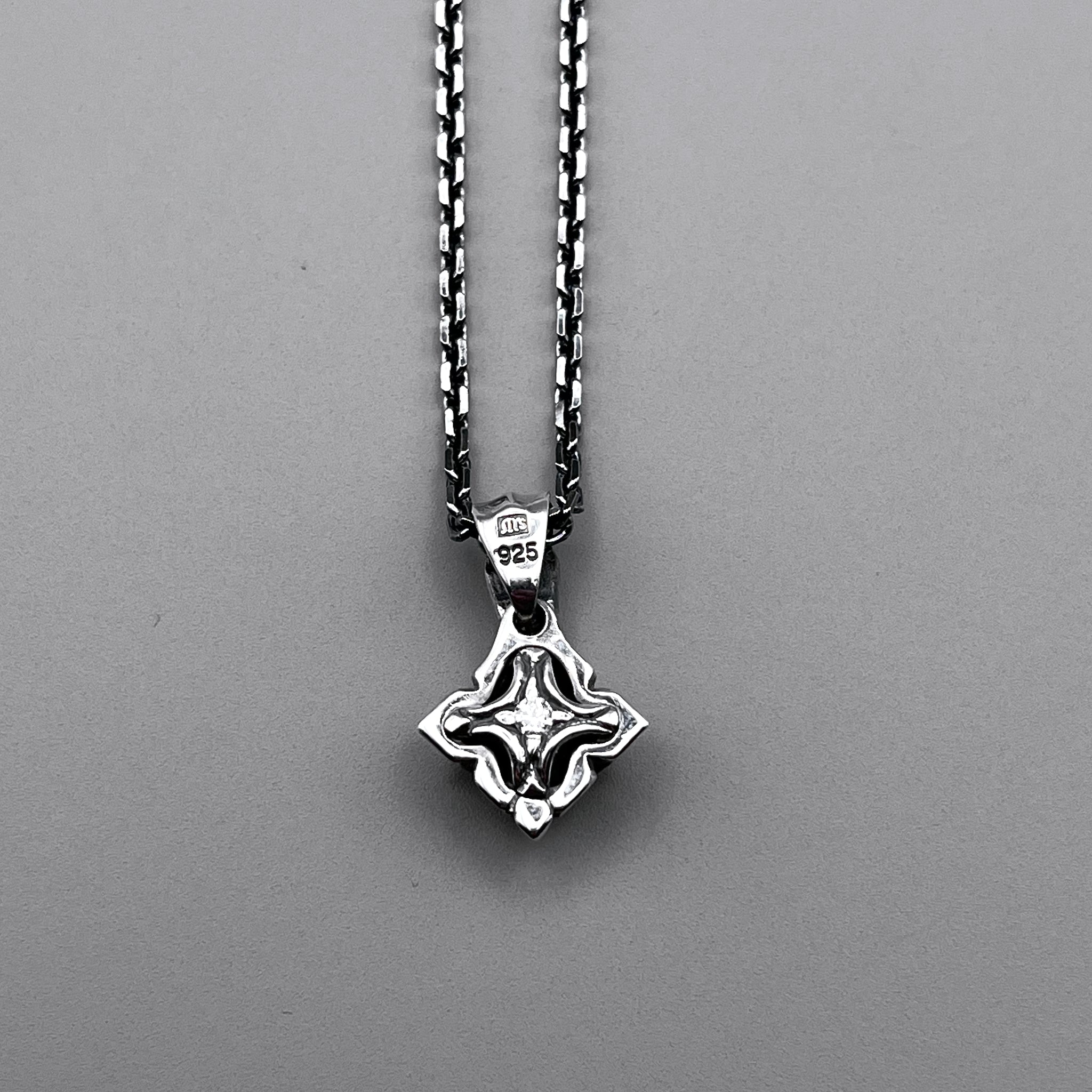 TRIPLE X EDITION תליון שבטי אורבני S
