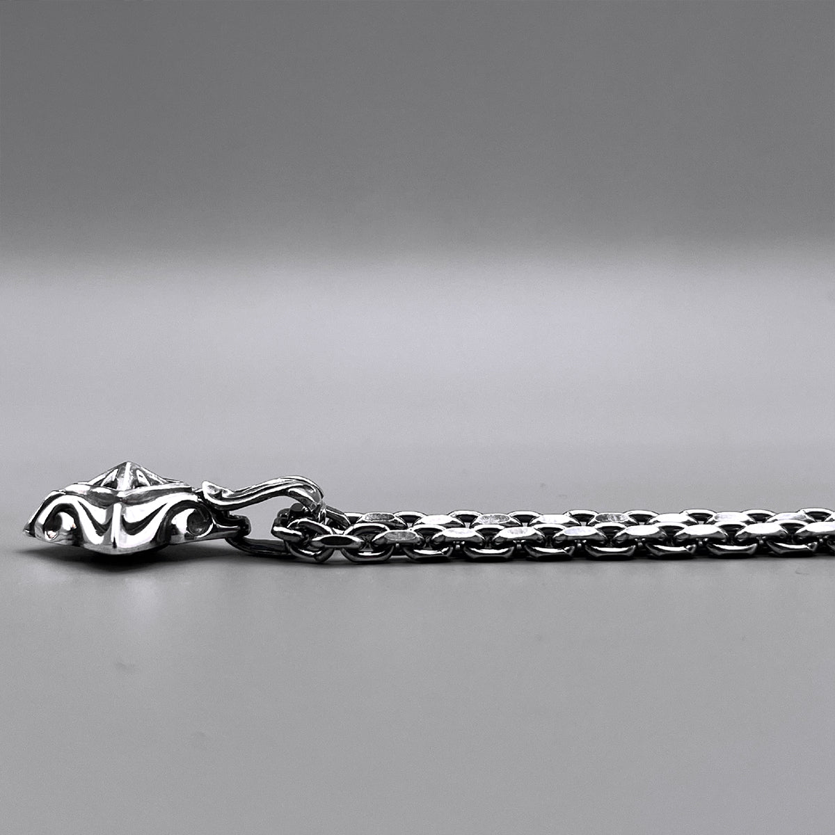 TRIPLE X EDITION URBAN TRIBAL PENDANT L