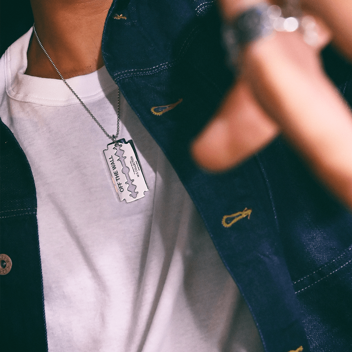 OFF THE WALL RAZOR PENDANT L