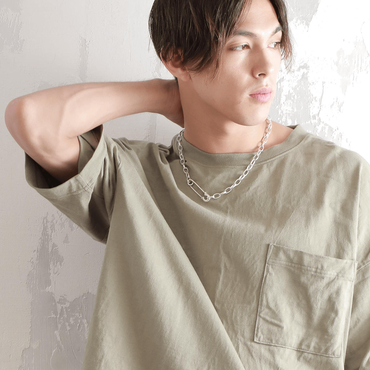 OFF THE WALL NEVER HURT YOU SAFETY PIN CHAIN NECKLACE
