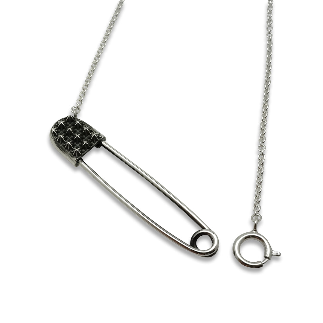 שרשרת סיכת בטחון Triple X Studs