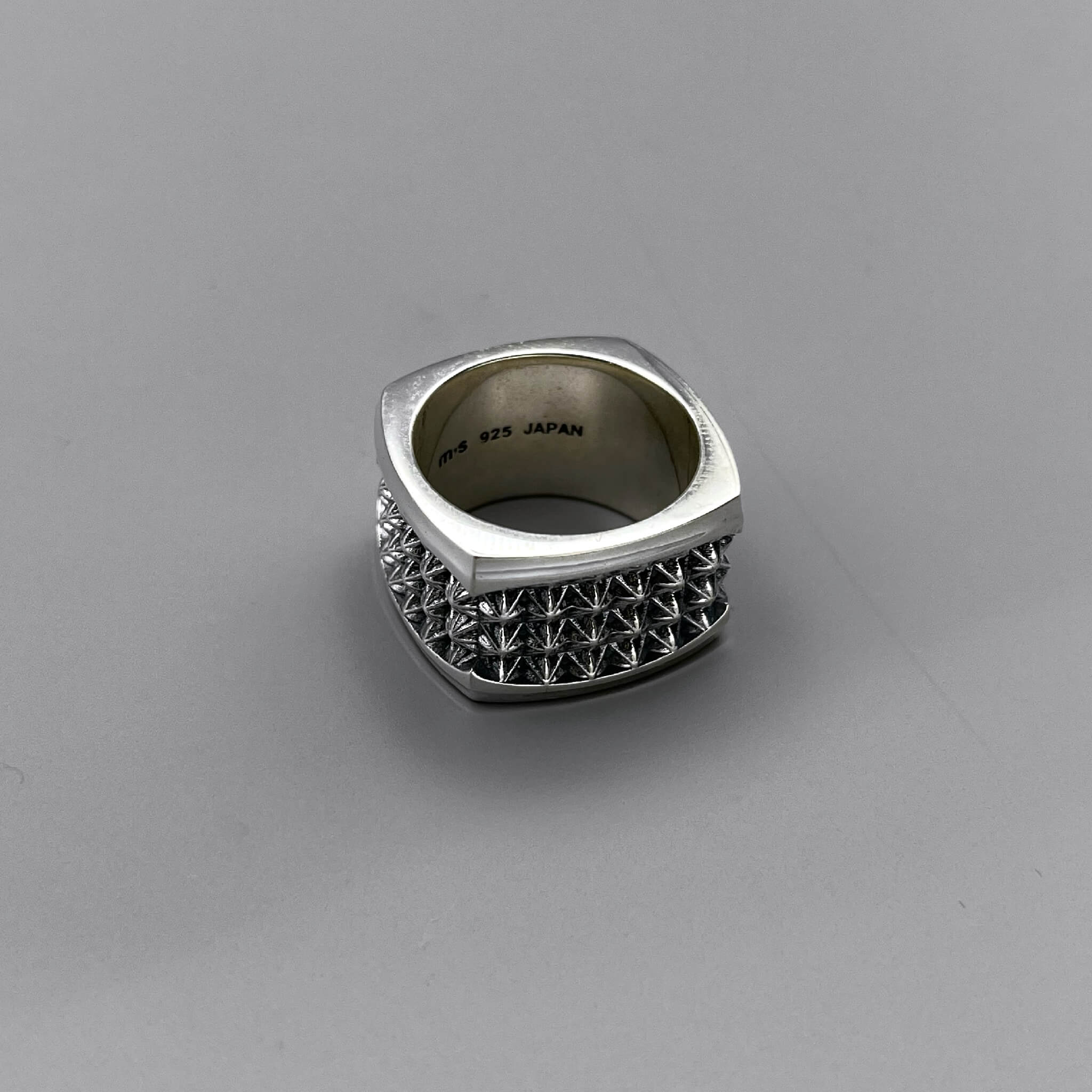 TRIPLE X STUDS SQUARE RING