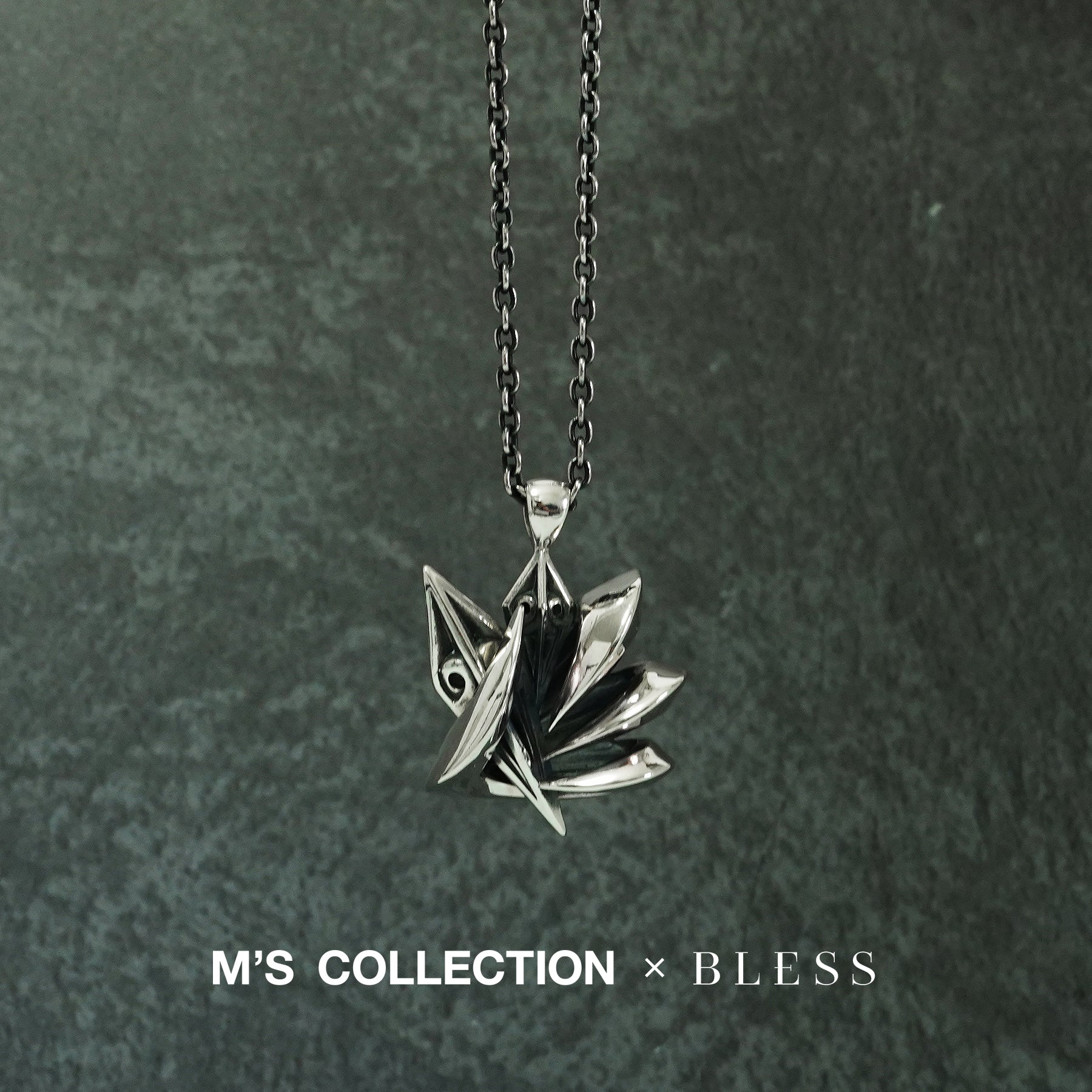 TENTACLES DAGGER NECKLACE