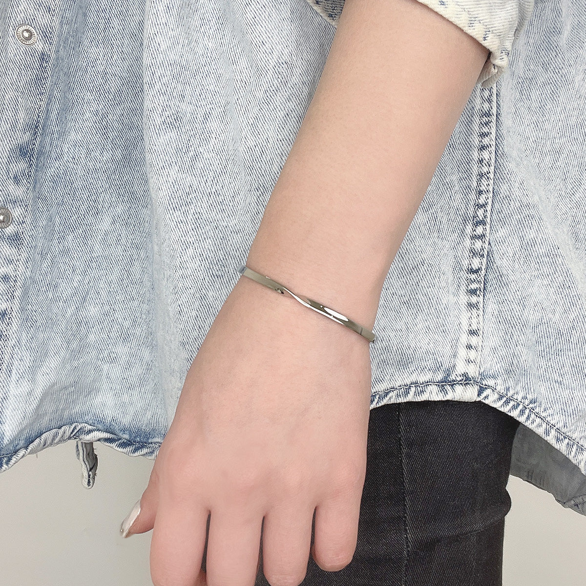 Half Twist Bangle (S)
