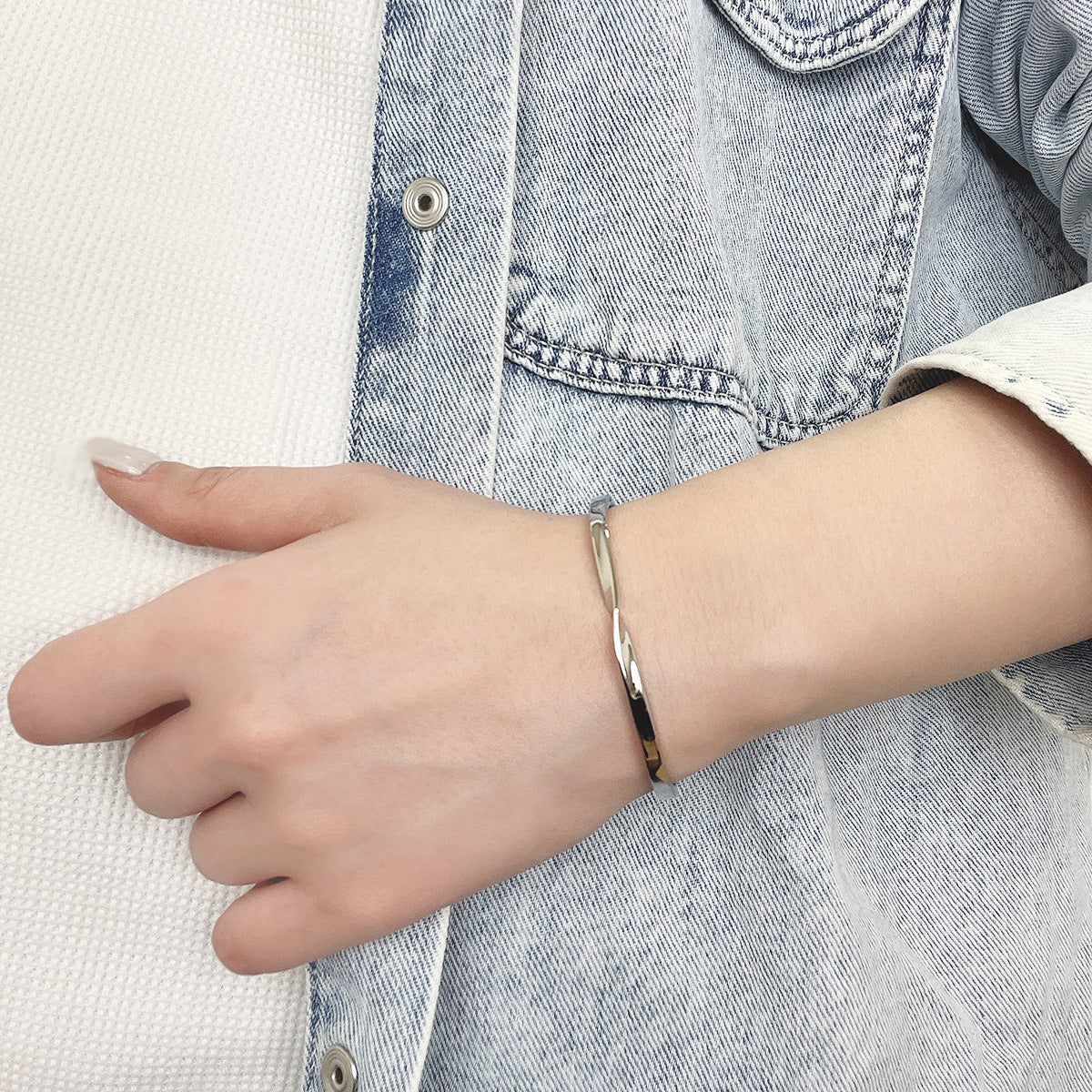Half Twist Bangle (S)
