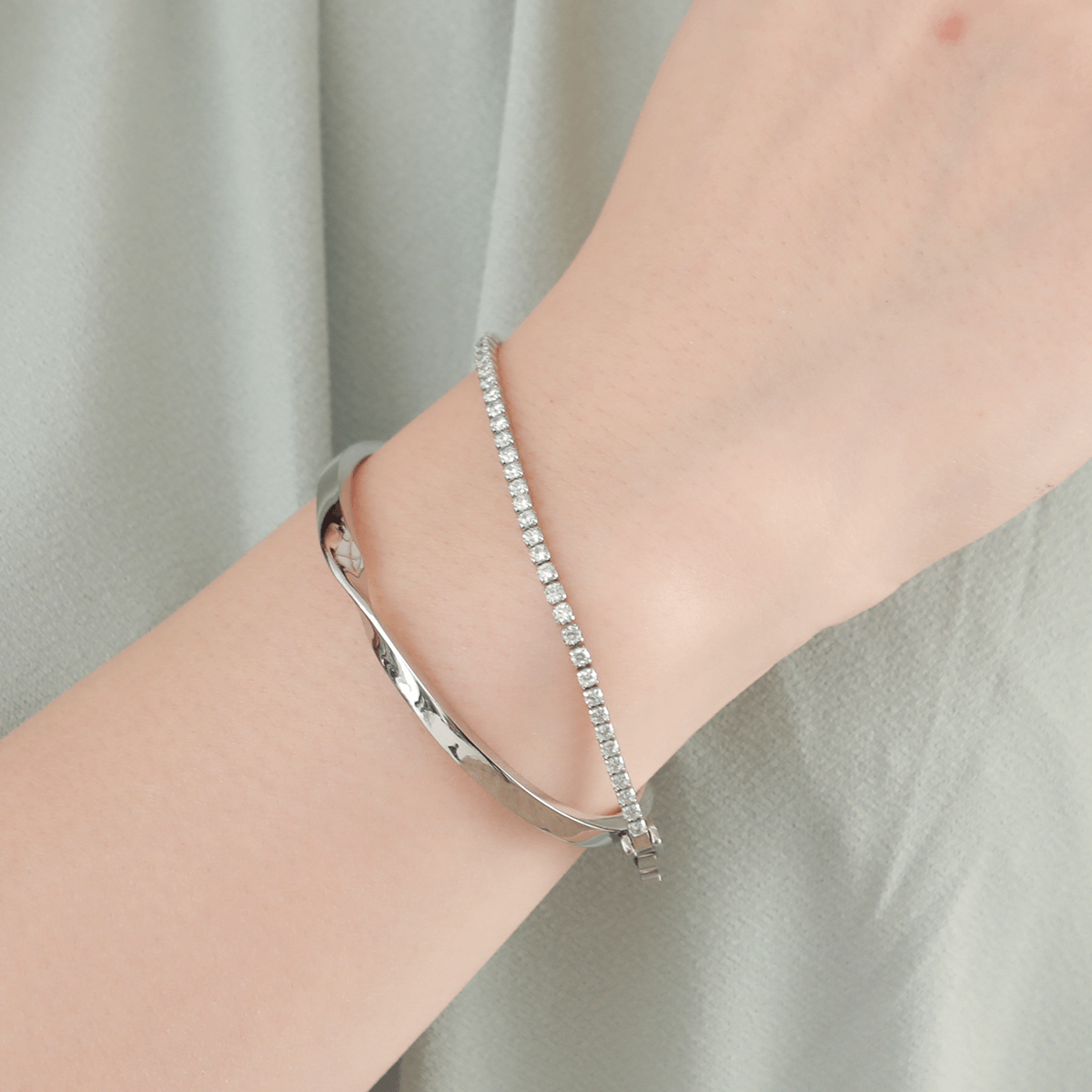 Half Twist Bangle (S)