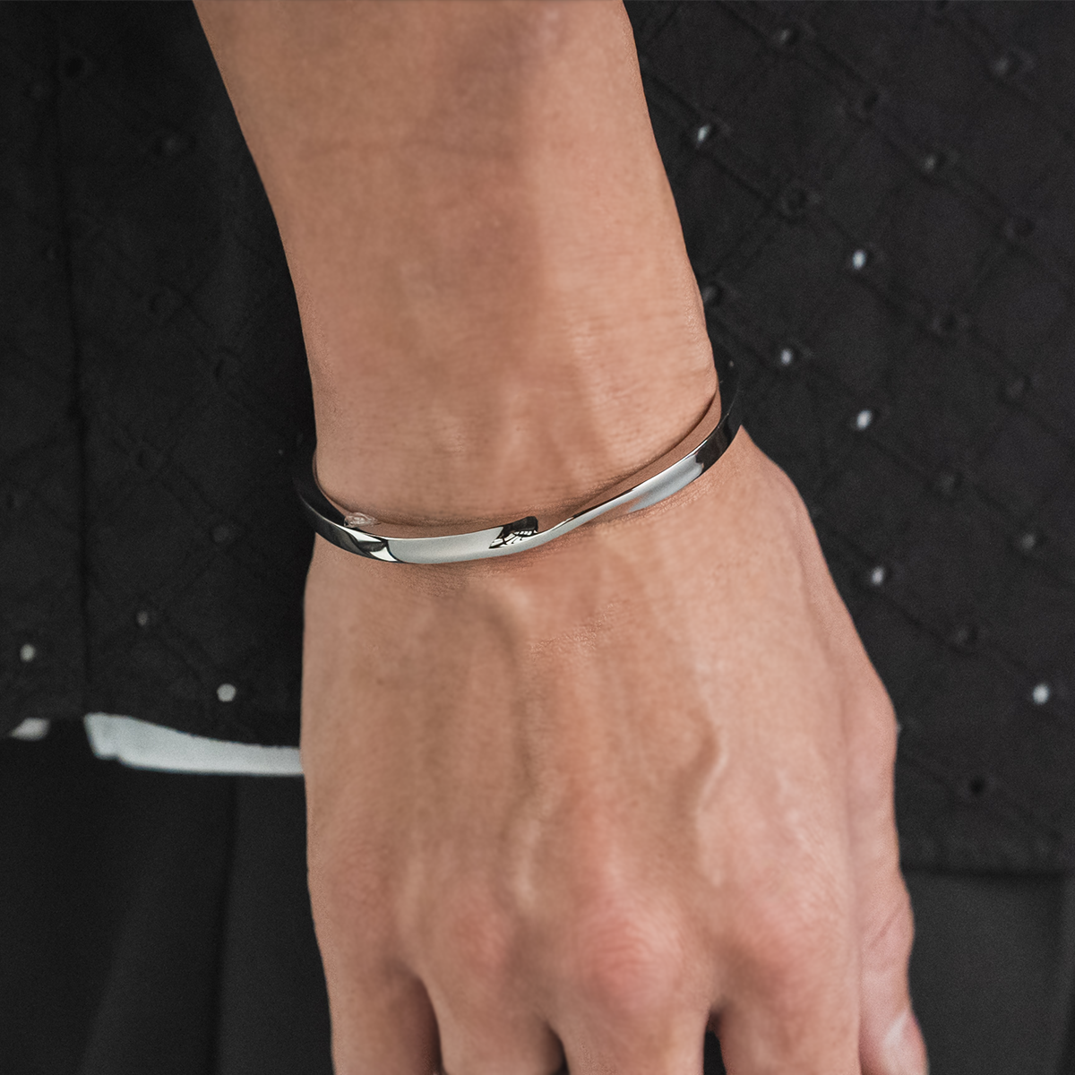 Half Twist Bangle (L)