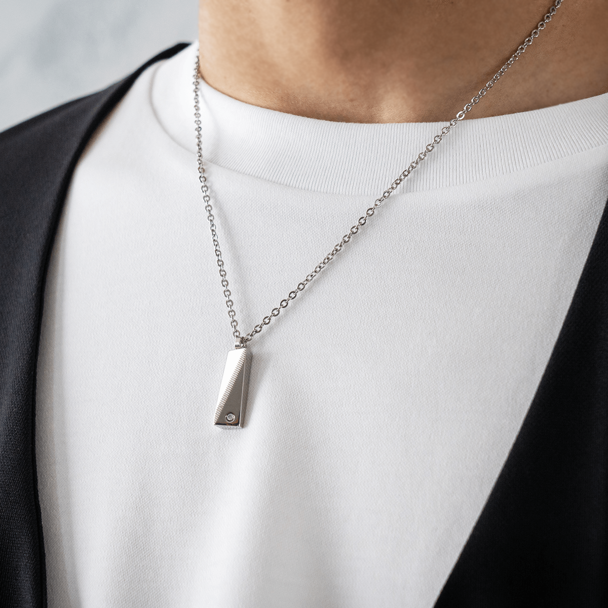 Plate necklace