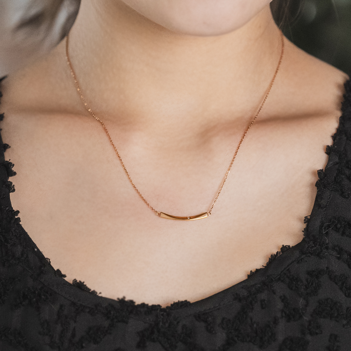 Curved Bar Necklace