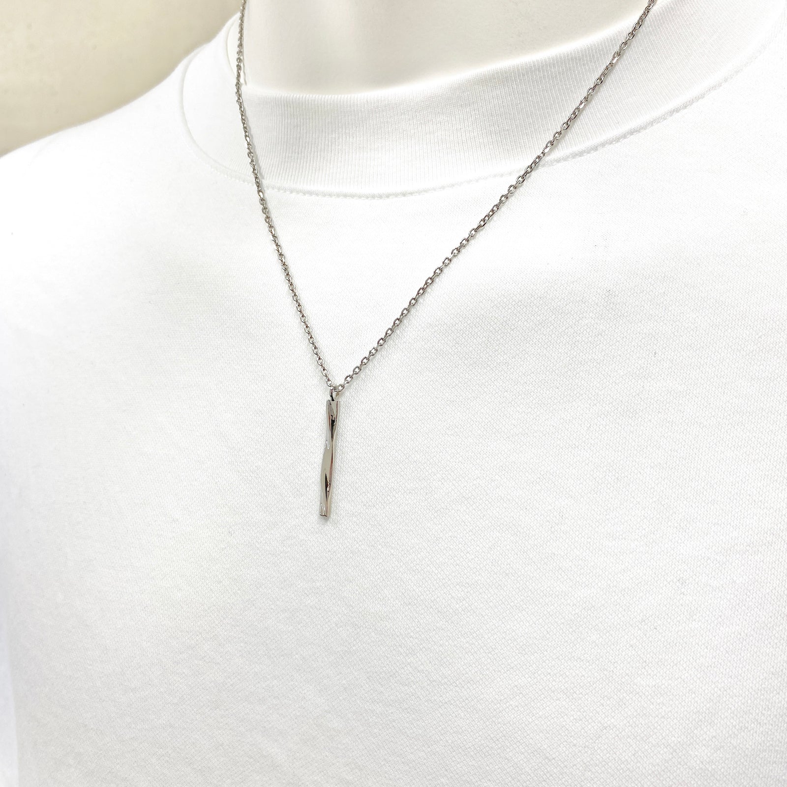 Wave Twist Bar Necklace