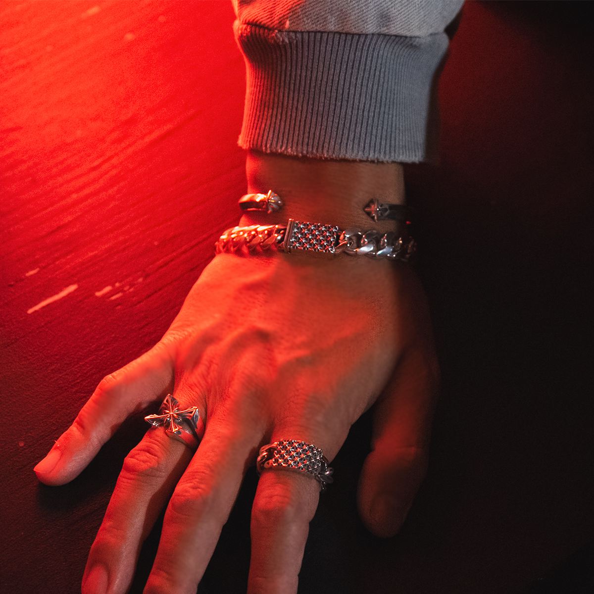 TRIPLE X STUDS CLASP CHAIN BRACELET