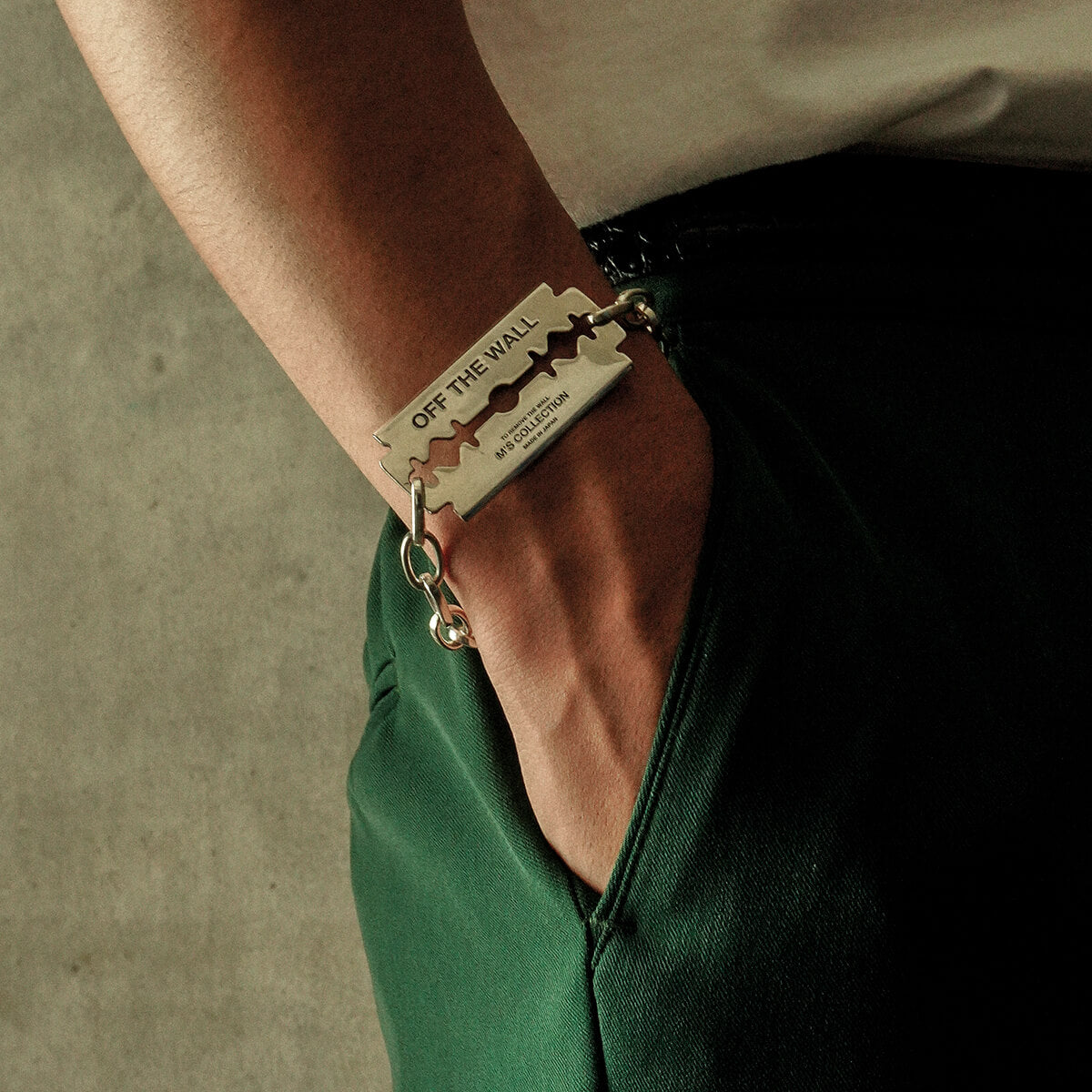 OFF THE WALL RAZOR CHAIN BRACELET