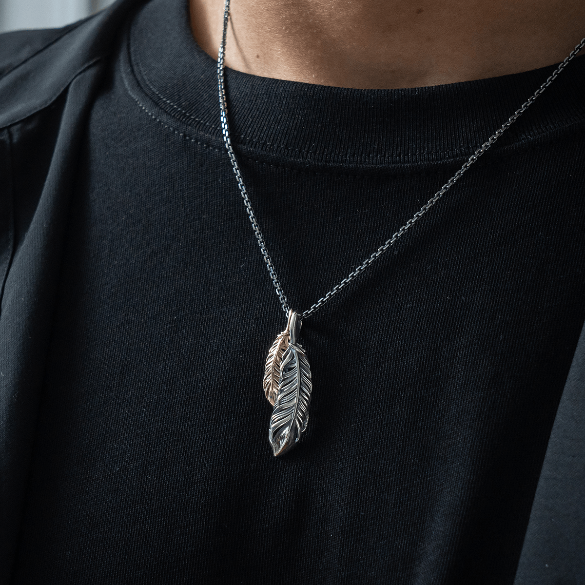 INTELLECTUAL FEATHER DOUBLE PENDANT