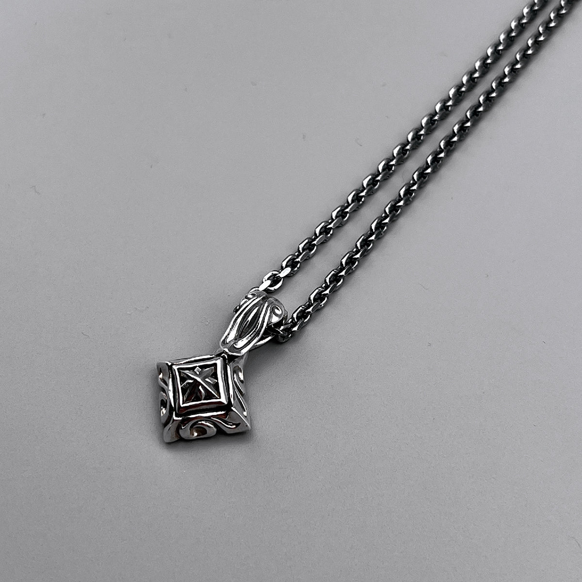 TRIPLE X EDITION URBAN TRIBAL PENDANT M