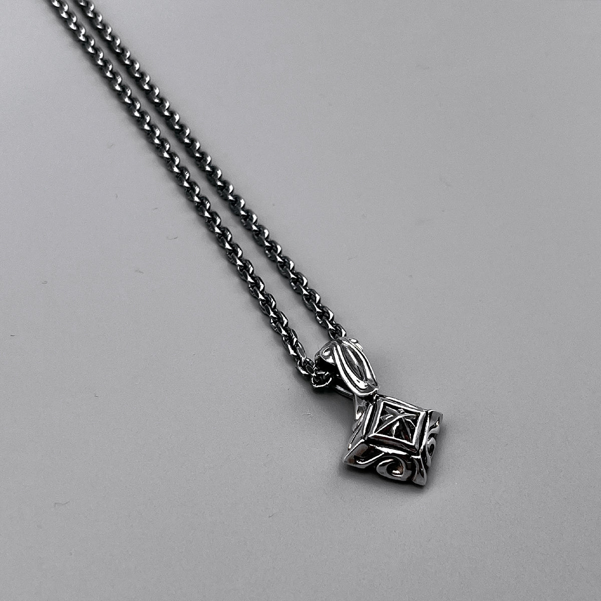 TRIPLE X EDITION URBAN TRIBAL PENDANT M