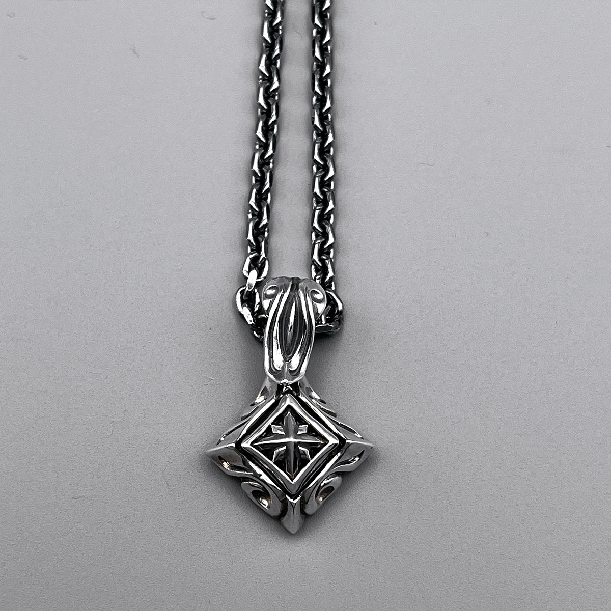 TRIPLE X EDITION URBAN TRIBAL PENDANT M