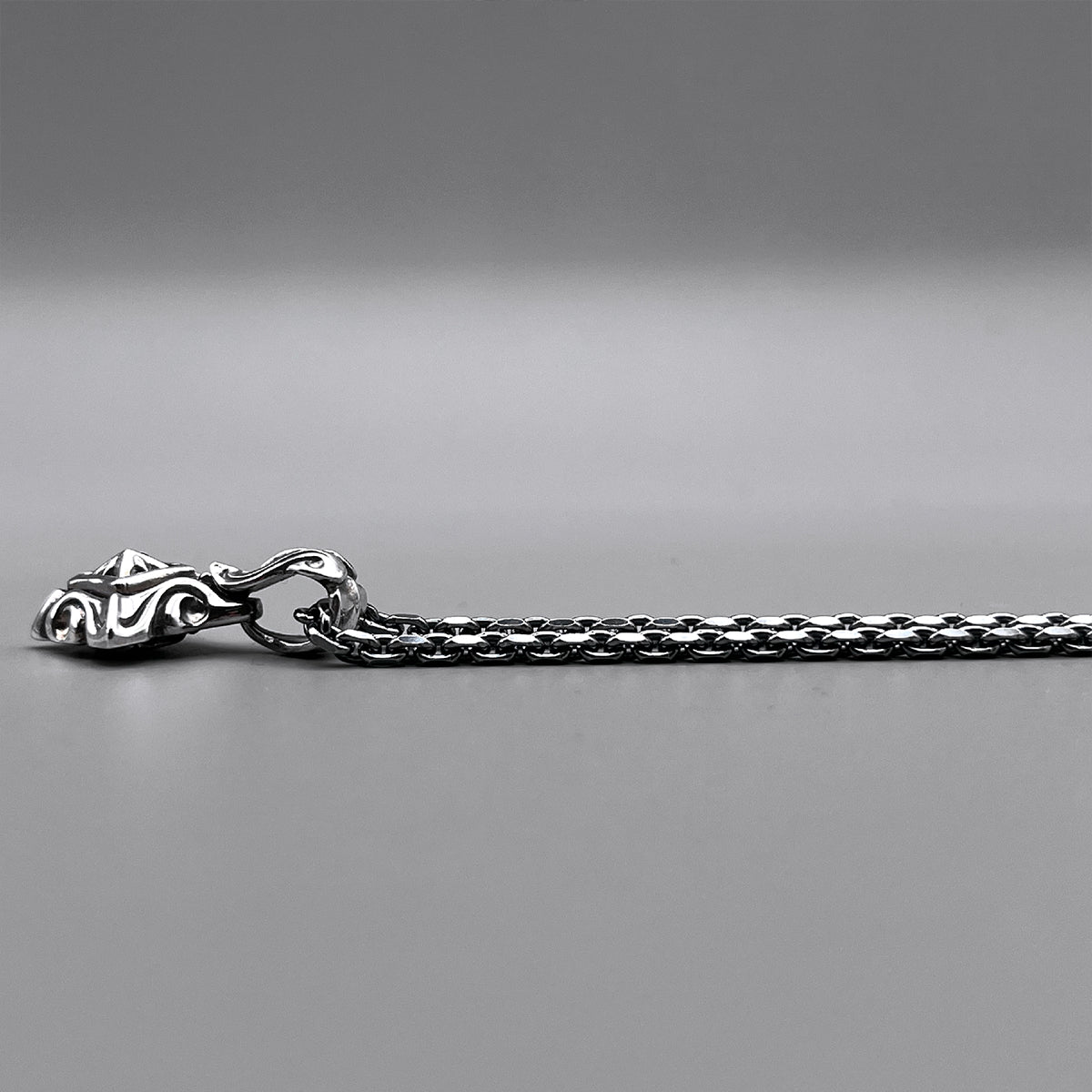 TRIPLE X EDITION URBAN TRIBAL PENDANT M
