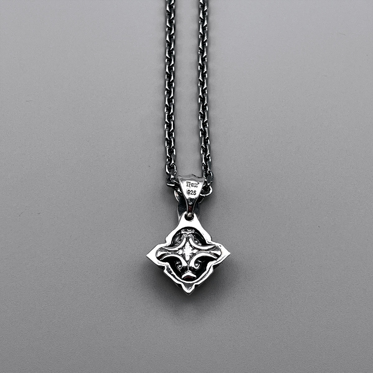 TRIPLE X EDITION URBAN TRIBAL PENDANT M