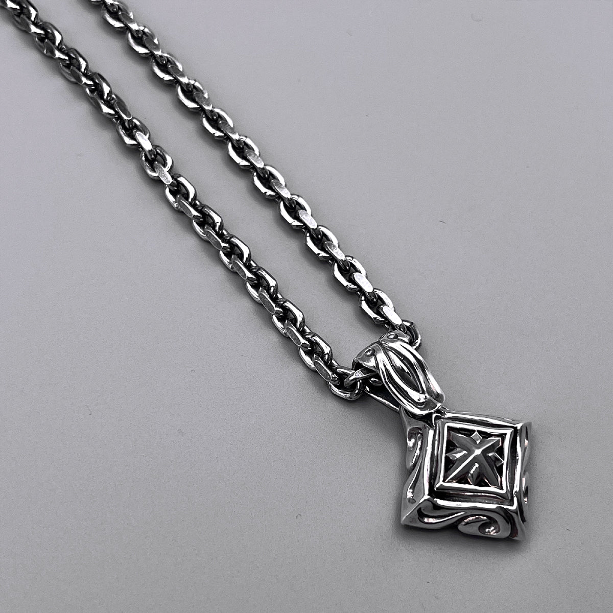 TRIPLE X EDITION URBAN TRIBAL PENDANT L