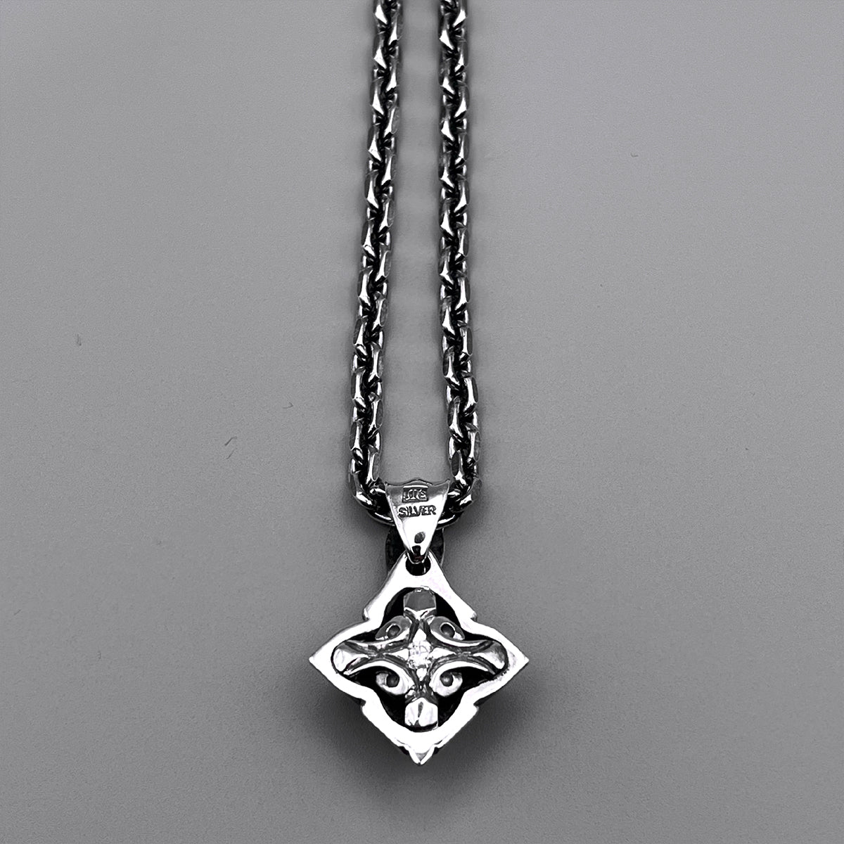 TRIPLE X EDITION URBAN TRIBAL PENDANT L