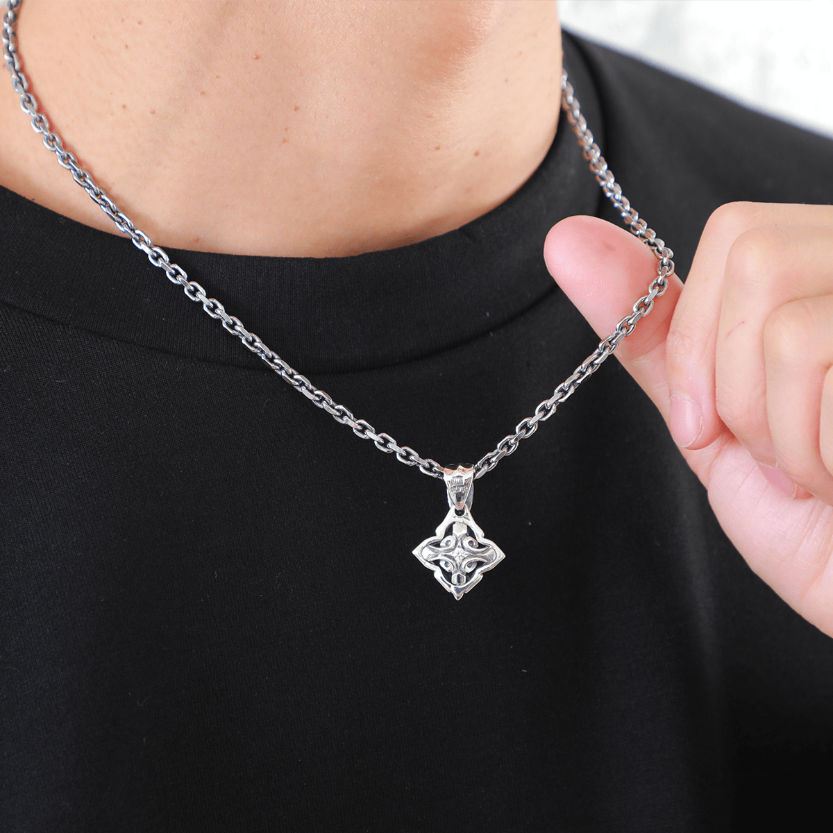 TRIPLE X EDITION URBAN TRIBAL PENDANT L
