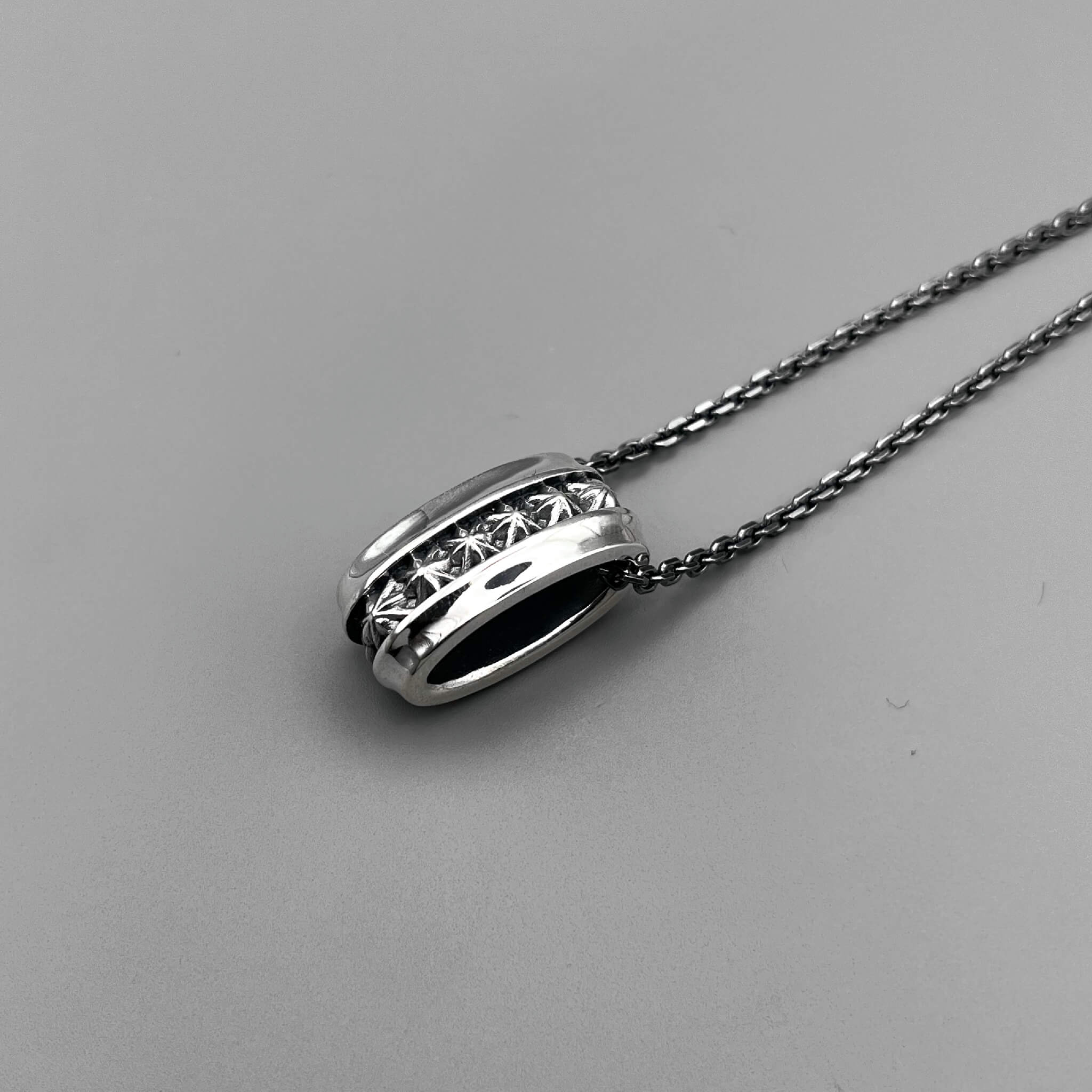 TRIPLE X STUDS HARF ROUND TOP PENDANT