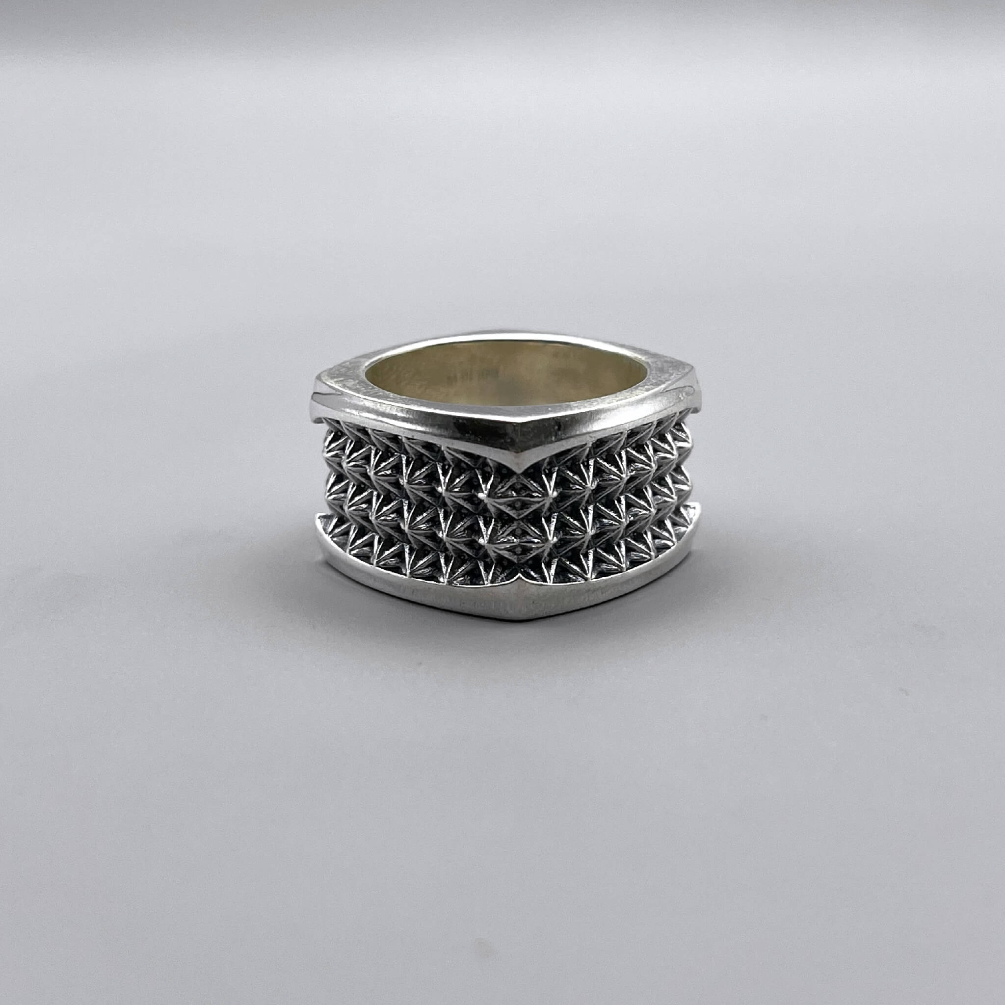 TRIPLE X STUDS SQUARE RING